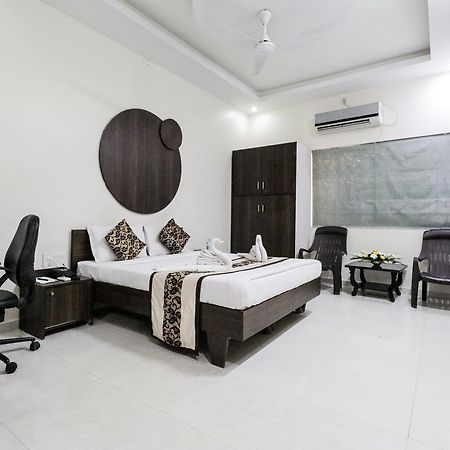 Whistling Meadows Hotel Ахмедабад Екстериор снимка
